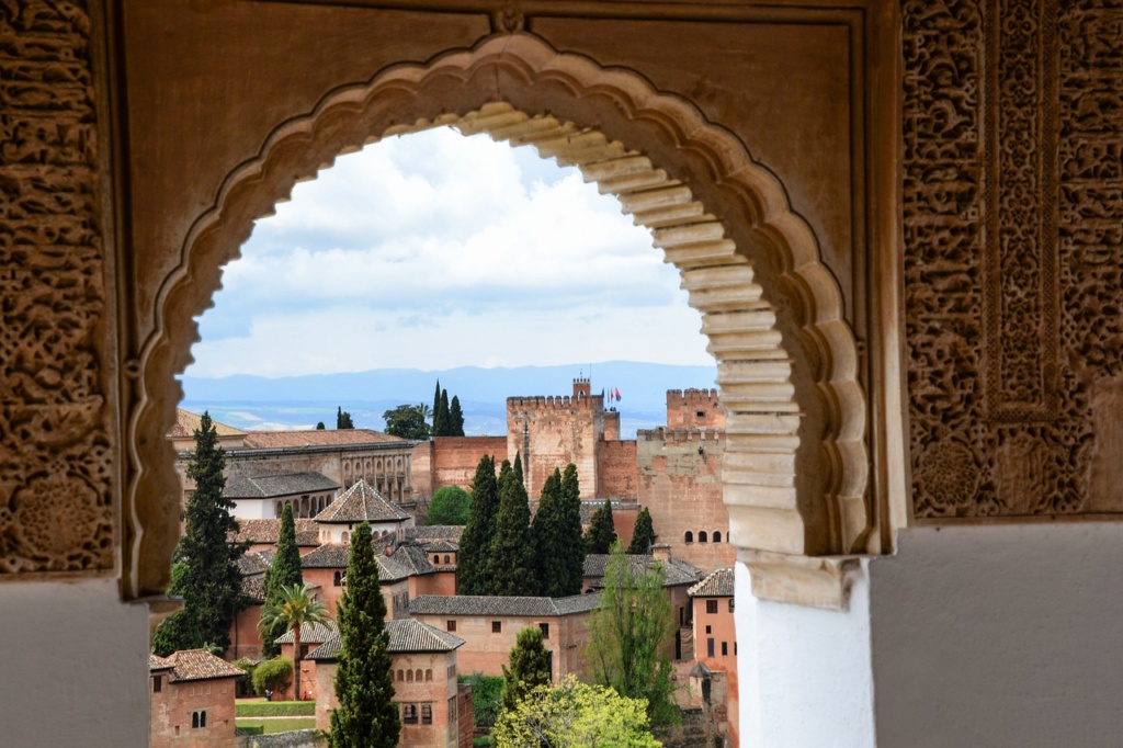 alhambra-granada-andalucia-4296920_1280