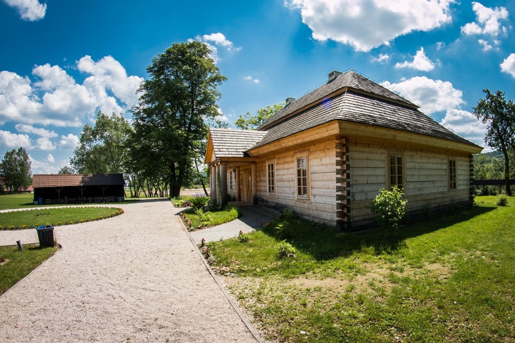 old-house-436486_1280